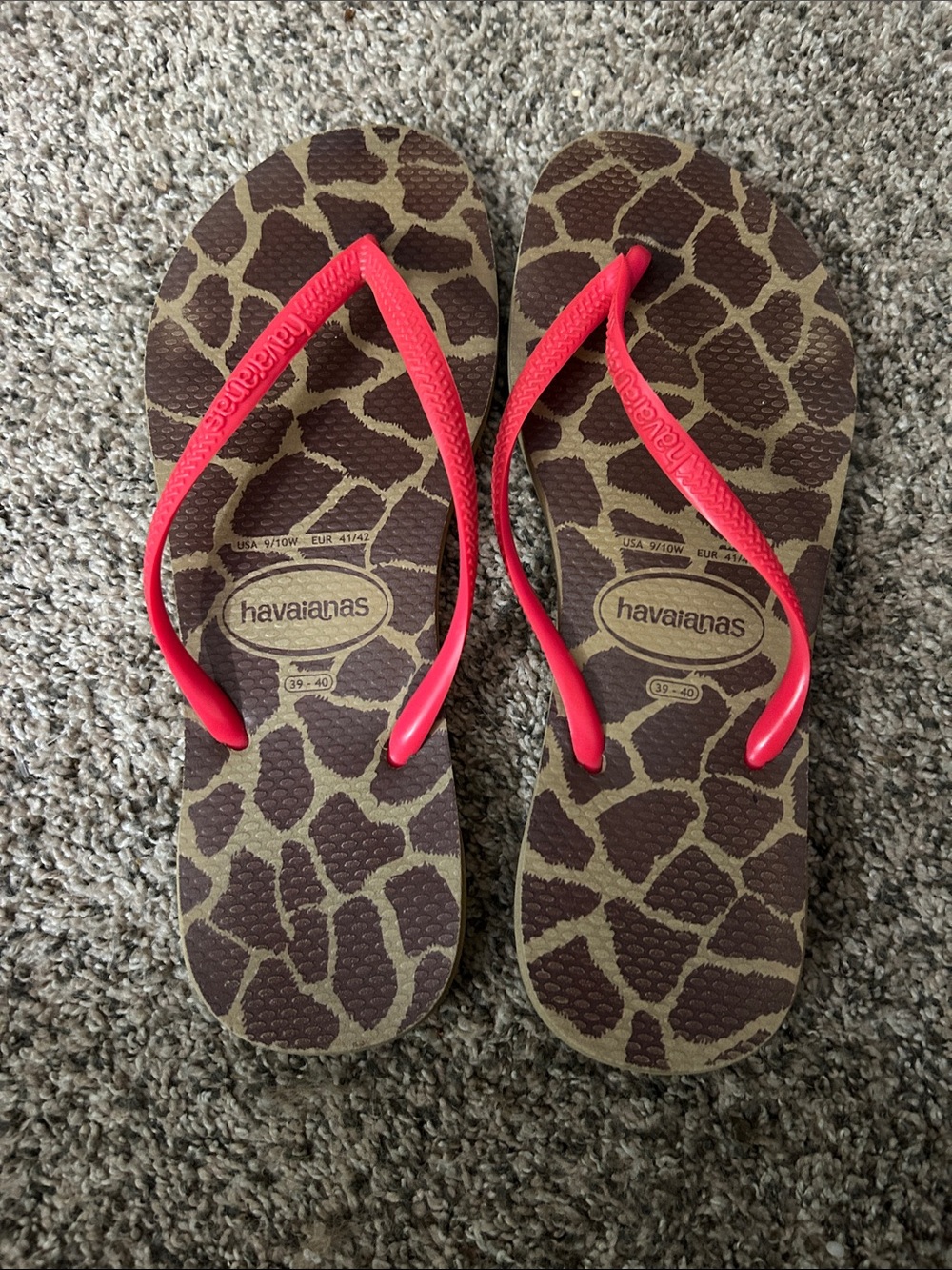 Havaianas Brown Giraffe-Print Flip Flops with Coral Straps 9/10 Women’s